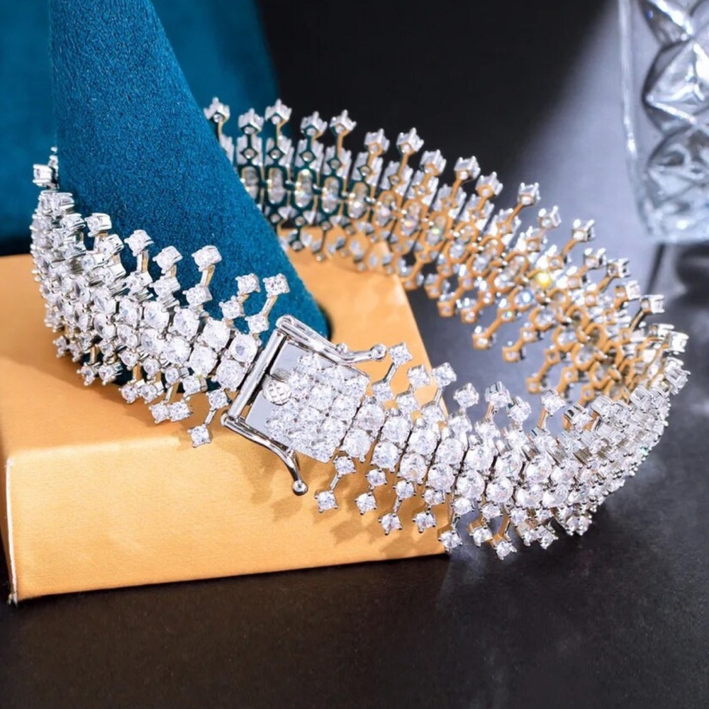 Gorgeous Silver Zircon Bracelet - Picture 5 of 6